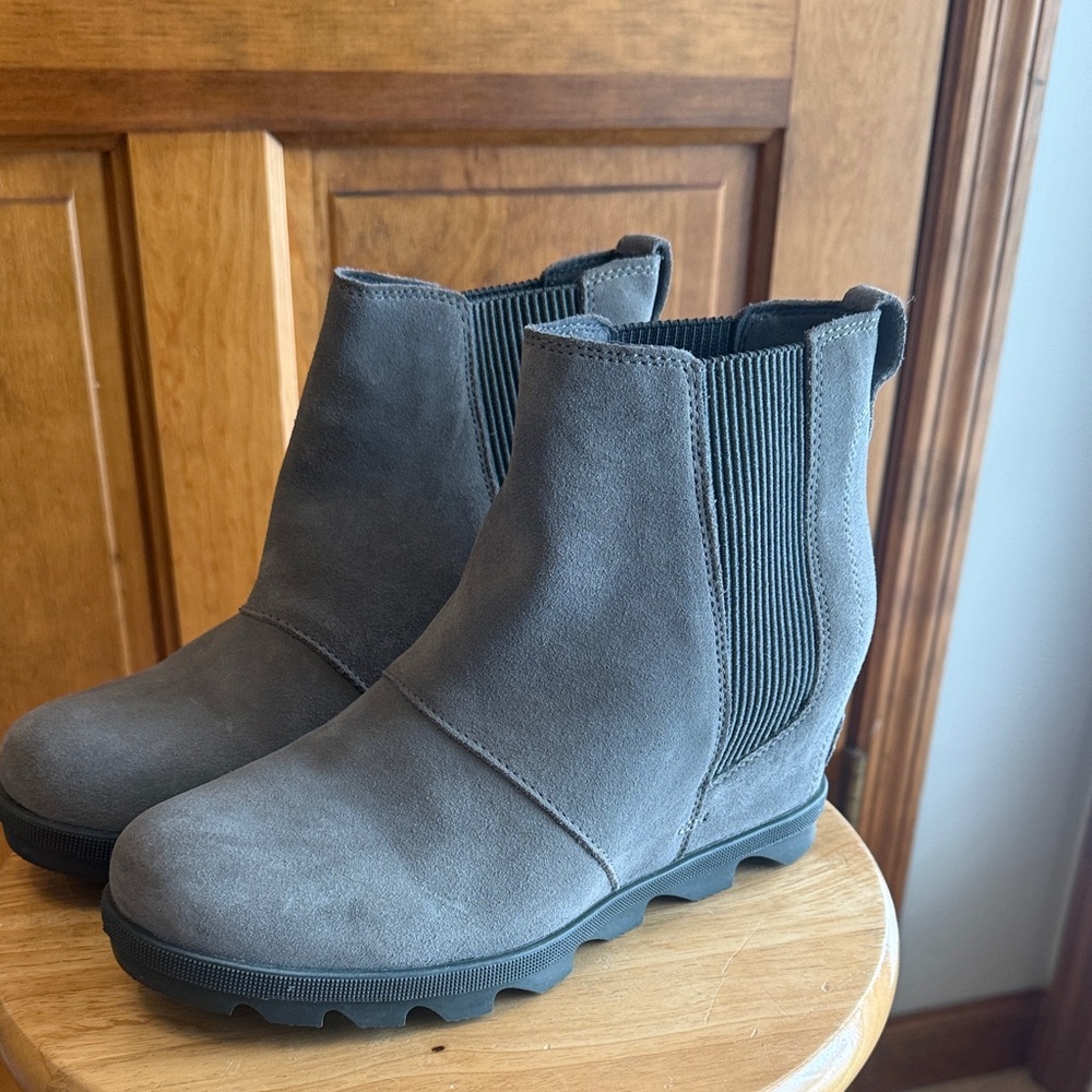 Sorel Joan of Arctic Chelsea gray Boots 9